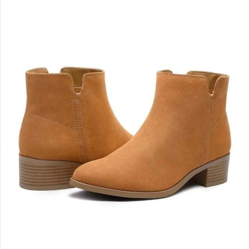 BRAND NEW QUPID WOMEN'S SLIP-ON ALMOND TOE ANKLE BOOT